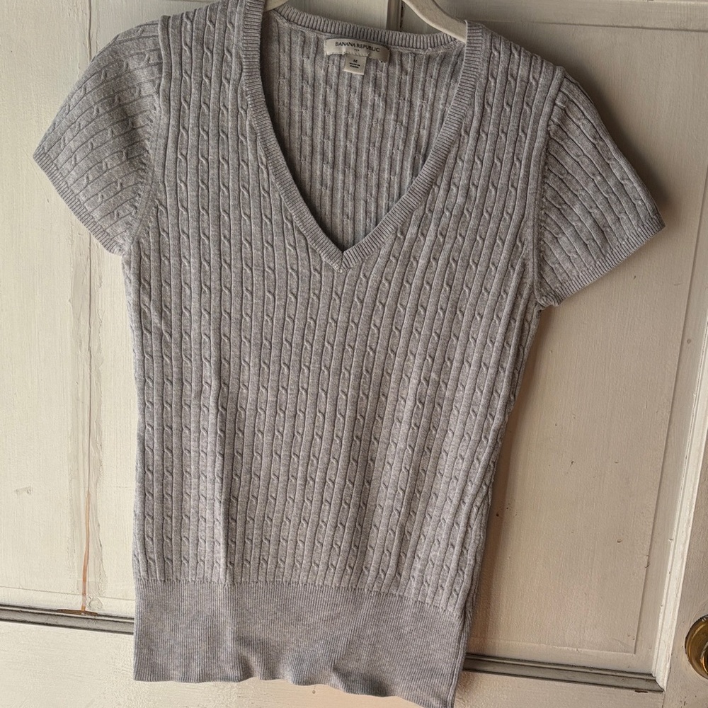 Banana Republic Light Gray Short Sleeve Cable V-Neck Sweater